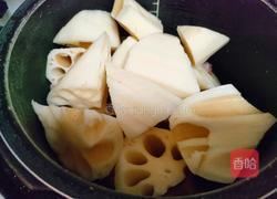 莲藕排骨花生汤的做法图解3