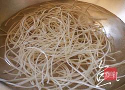 卷心菜炒粉条的做法图解7