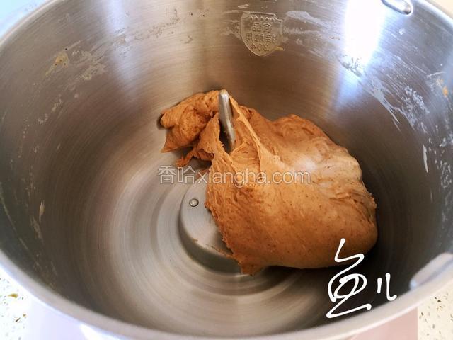 揉成面团醒面15分钟