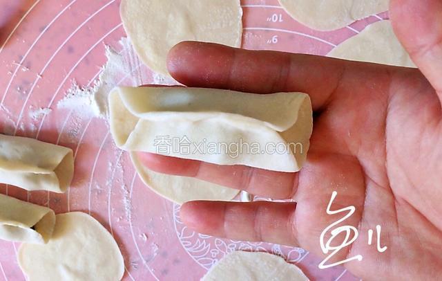 包成锅贴的形状