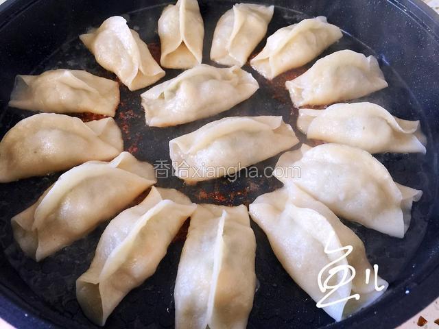 盖盖大火煮沸，将汤汁收干即可