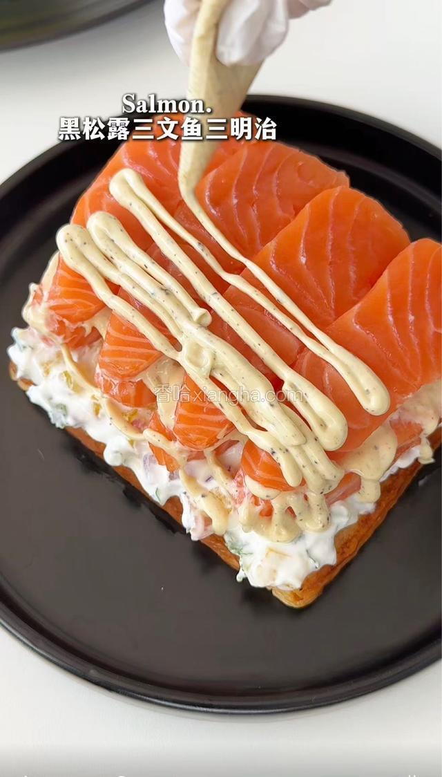 黑松露酱三文鱼三明治