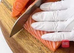 黑松露酱三文鱼三明治的做法图解1