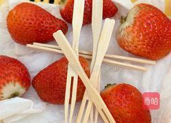 草莓糖葫芦的做法图解1