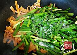 韭菜炒千张的做法图解11