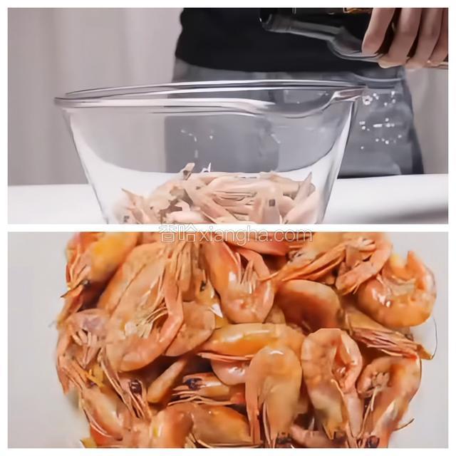 先将北极虾加入酱油拌匀腌制
