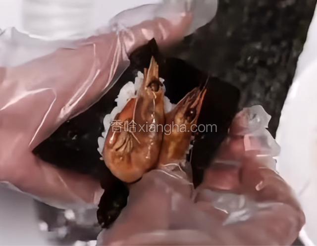 接着放入北极虾。