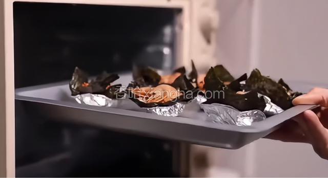 放入烤箱烘烤, 烤箱200度烘烤10分钟。