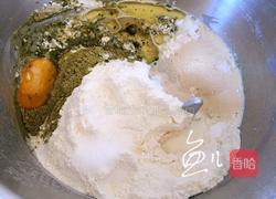 抹茶牛奶小面包的做法图解1