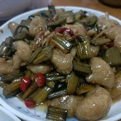 酸芋苗炒猪大肠的做法[图]