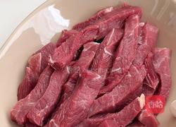 蒜香芦笋牛肉的做法图解1