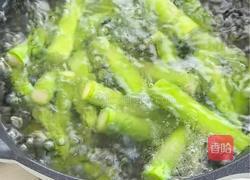 蒜香芦笋牛肉的做法图解4