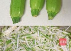 西葫芦鸡蛋虾仁饺子,角瓜鸡蛋饺子,素馅饺子的做法图解1