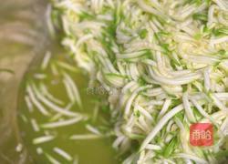 西葫芦鸡蛋虾仁饺子,角瓜鸡蛋饺子,素馅饺子的做法图解2