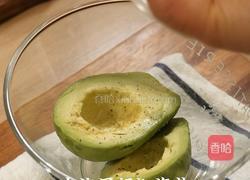 牛油果蒜香黑虎虾的做法图解3