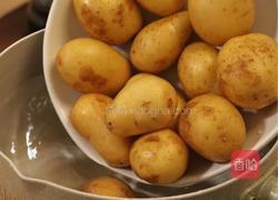 黑松露烤土豆的做法图解1