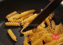 黑松露螺丝面的做法图解2