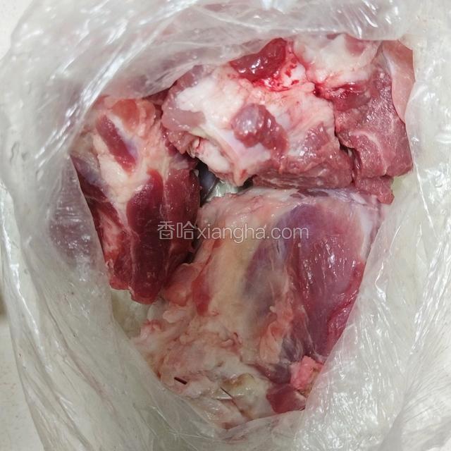 准备大棒骨一根