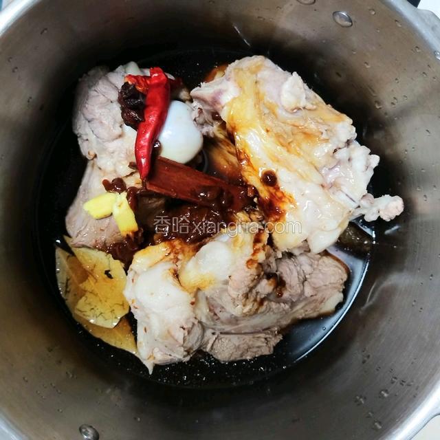 加入适量清水2~3小碗