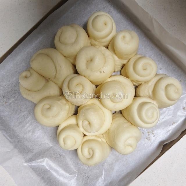 发酵好的面团（28的方盘太大了，可以用小方盘，如果有的话）