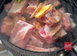 菠萝排骨的做法图解1