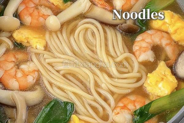 菌菇虾仁鸡蛋面
