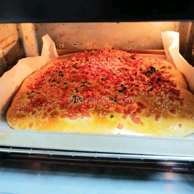 烘烤18~20分钟，看上色程度