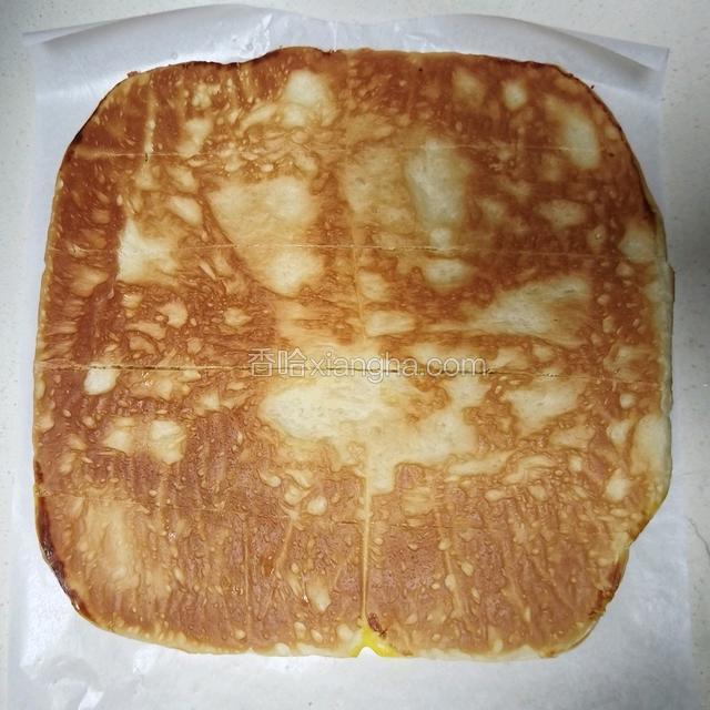 晾至手温，倒扣，根据需要切自己想要的大小