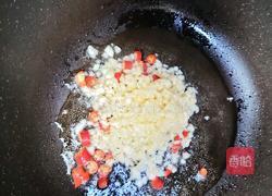 蒜蓉粉丝海鲜煲的做法图解4