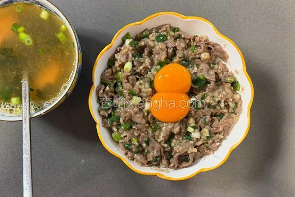 盐葱烘牛肉盖饭