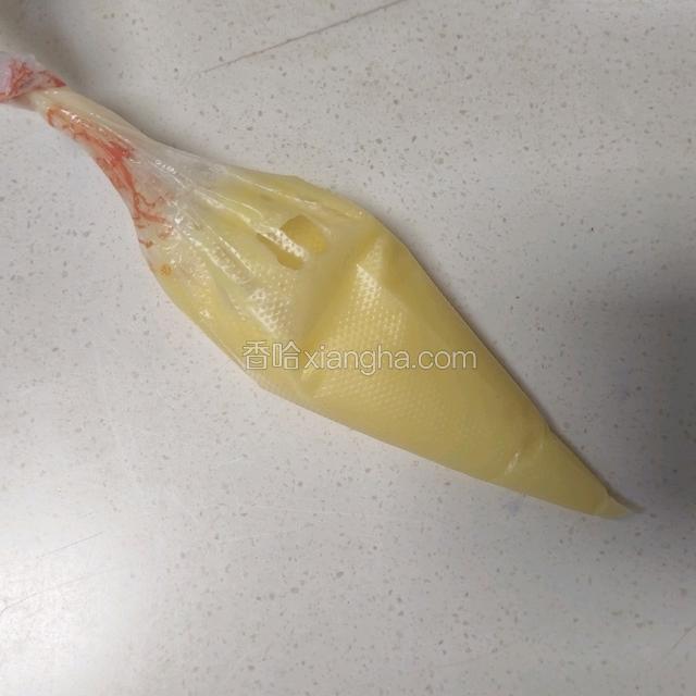 装入裱花袋，放冰箱备用