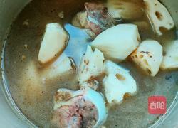 筒子骨莲藕汤的做法图解10