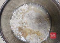 芝士培根披萨的做法图解1