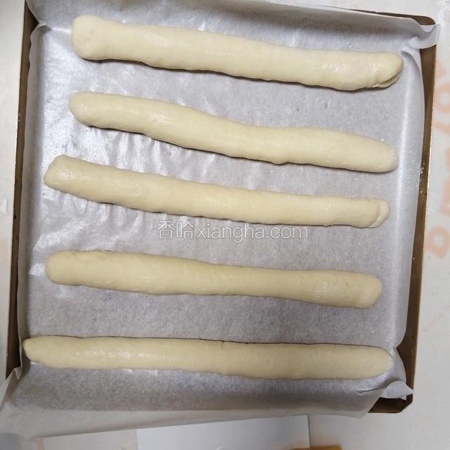 整形好的面包条