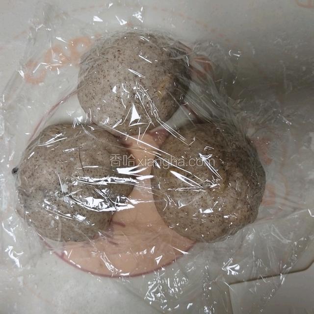 盖保鲜膜，松弛15分钟