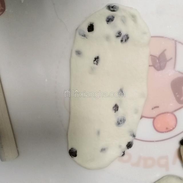 取一个剂子擀开