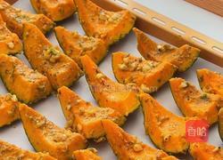 咸蛋黄蒜香烤南瓜的做法图解5