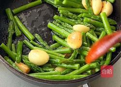 百山祖蒜香芦笋炒牛肉的做法图解5