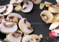 黑松露口蘑鸡胸肉的做法图解4