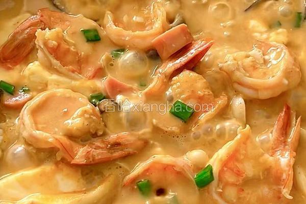 咸蛋黄虾仁豆腐汤