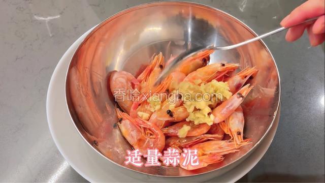 适量蒜泥、黑胡椒、盐、白糖。
