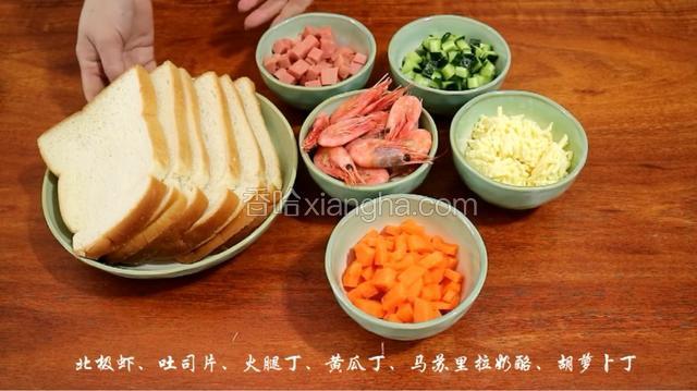 北极虾去壳留仁。