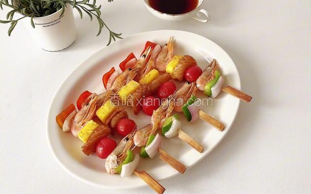 送入烤箱，180度烤10分钟，取出完成。