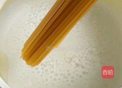 黑松露鸡肉奶油意面的做法图解2