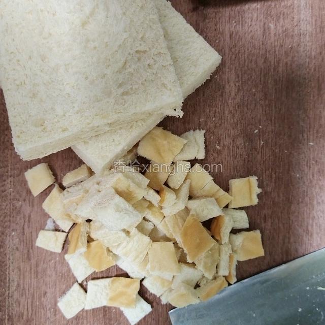 吐司片边缘切掉