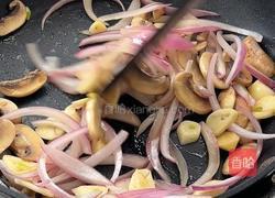 口蘑牛肉三明治的做法图解3