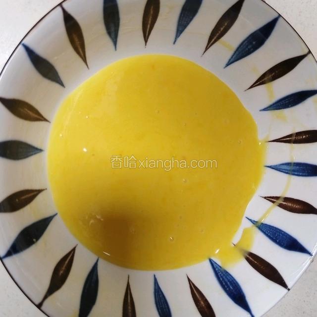 微波炉用牛奶档叮2次，每次结束的时候都要拿出来用刮刀拌匀，确保芝士片融化