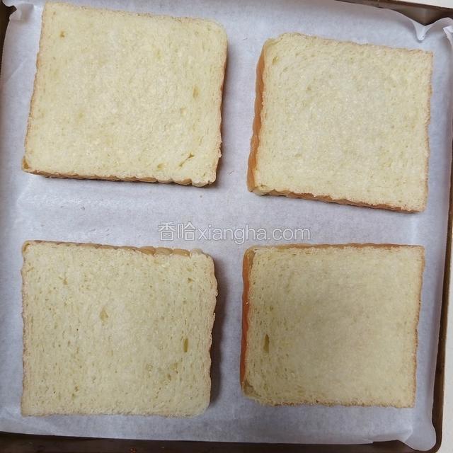 准备4片厚切吐司片