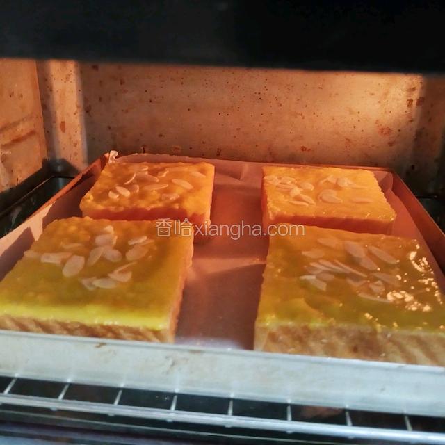 烤箱200℃先预热，预热好后，上管200℃，下管180℃，中层烤10~12分钟左右，要看状态和上色情况