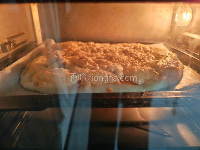 烤箱预热190℃，烤15分钟，根据自己烤箱的脾气而定